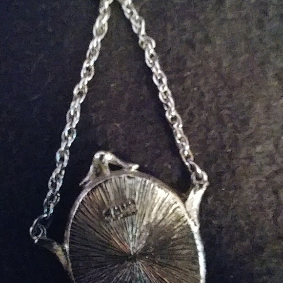 Jewelry - Picture 2 of 3